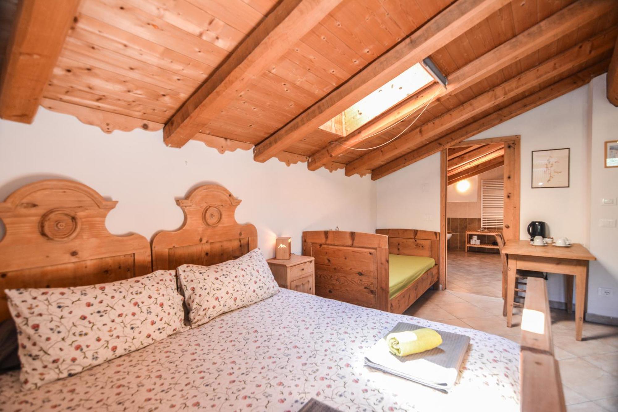 Agritur Airone Bed & Camping Bed and Breakfast Levico Terme Kamer foto